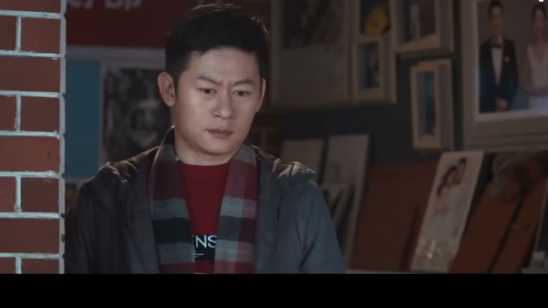 在影楼回答秋雯追问的大明