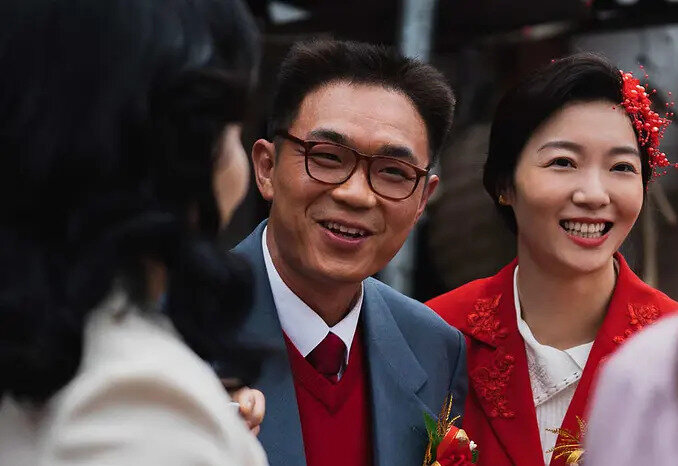 化名莫志强后，陈信文与妻子杨芳成婚